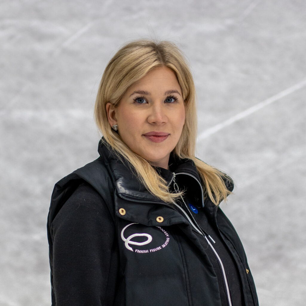 Porin Taitoluistelu ry Riina Varjokari Päävalmentaja